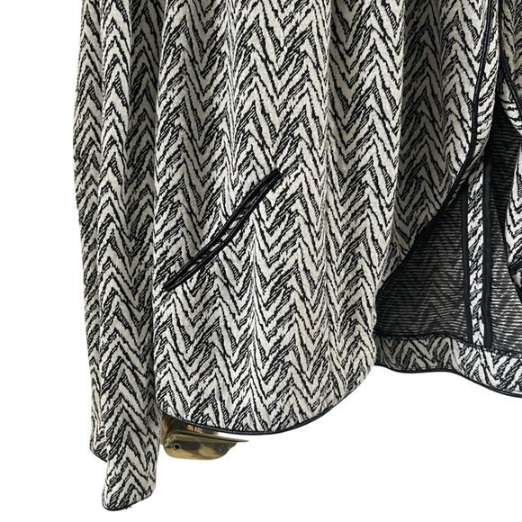 CATO Woman Black and White Chevron Blazer size 18/20W - Picture 3 of 12